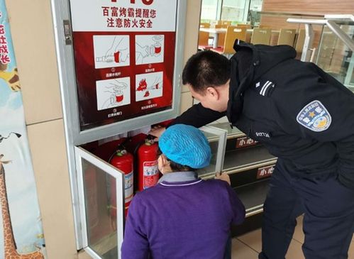 天山區(qū)公安分局黑甲山派出所對(duì)轄區(qū)場(chǎng)所開展消防檢查和消防宣傳